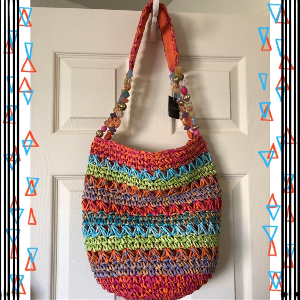 🌺 Cute! Woven jeweled tote 👜